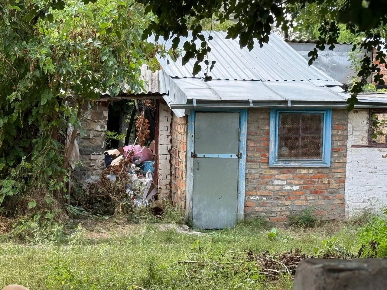 Роками просять облаштувати сміттєвий майданчик: як живе мікрорайон Цукрового заводу в Первомайську