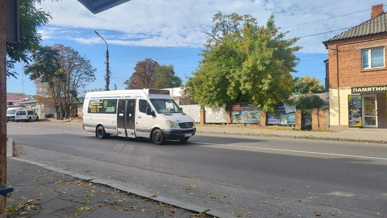 Первомайці скаржаться, що ввечері та у вихідні перевізники не дотримуються графіків руху громадського транспорту