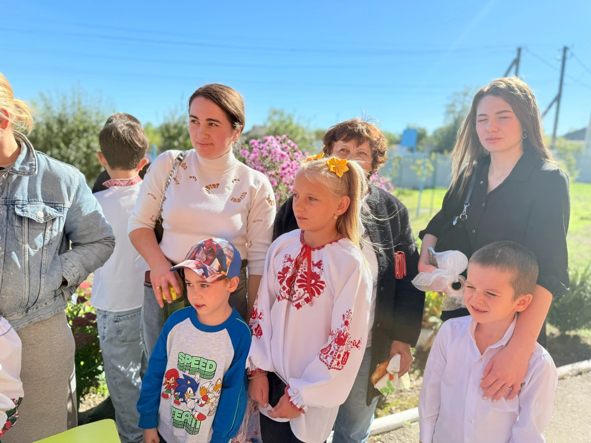 Смаколики, фотозона, букети і донати: як ярмаркували у Грушівській гімназії на Первомайщині