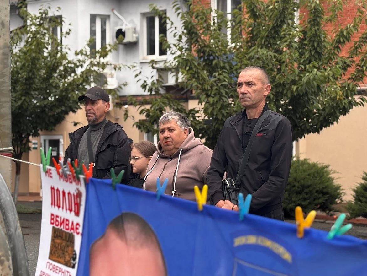 Ціна миру та спокою: у Первомайську відбулася акція «Полон вбиває. Не мовчи!»