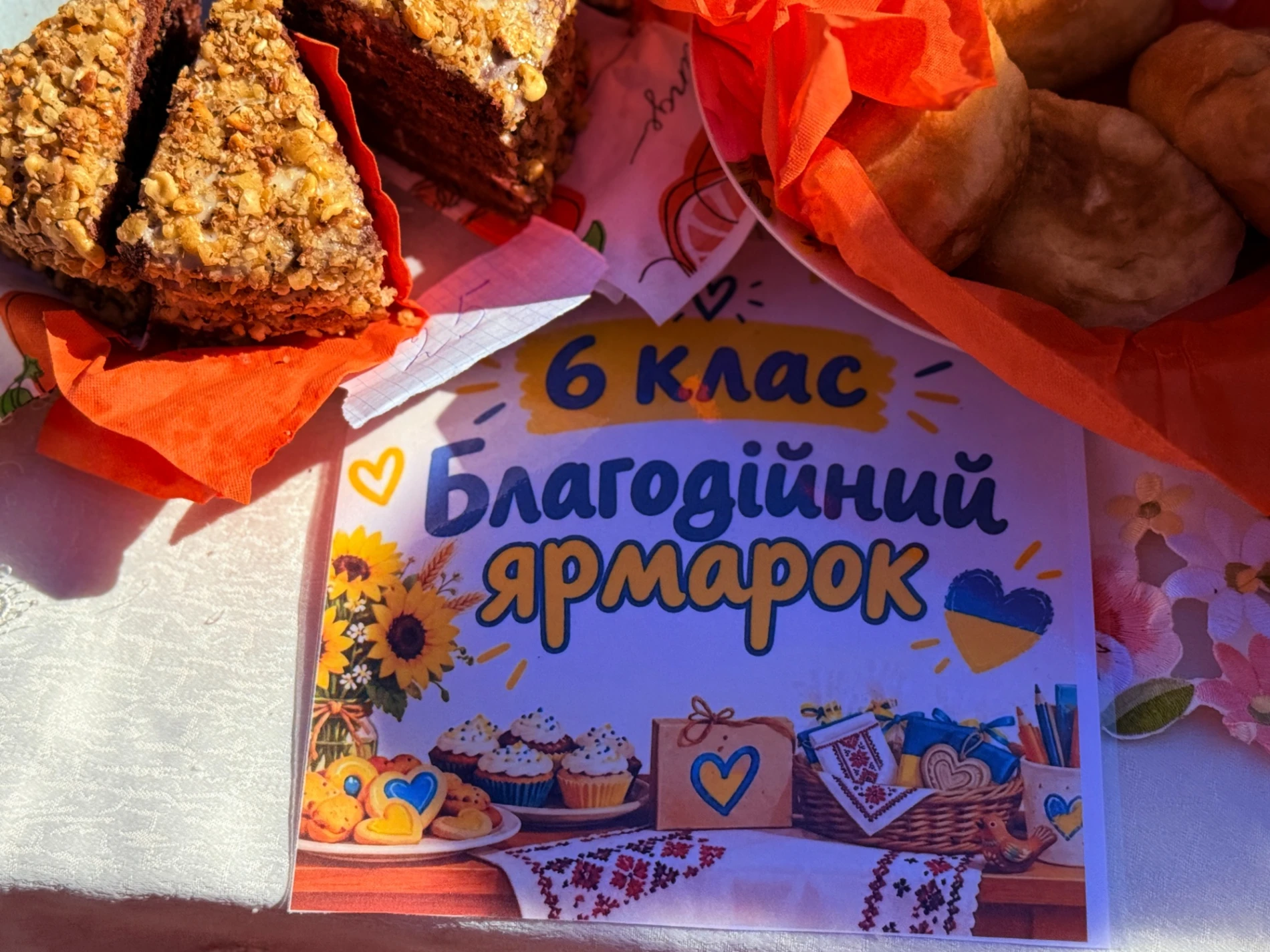 Смаколики, фотозона, букети і донати: як ярмаркували у Грушівській гімназії на Первомайщині