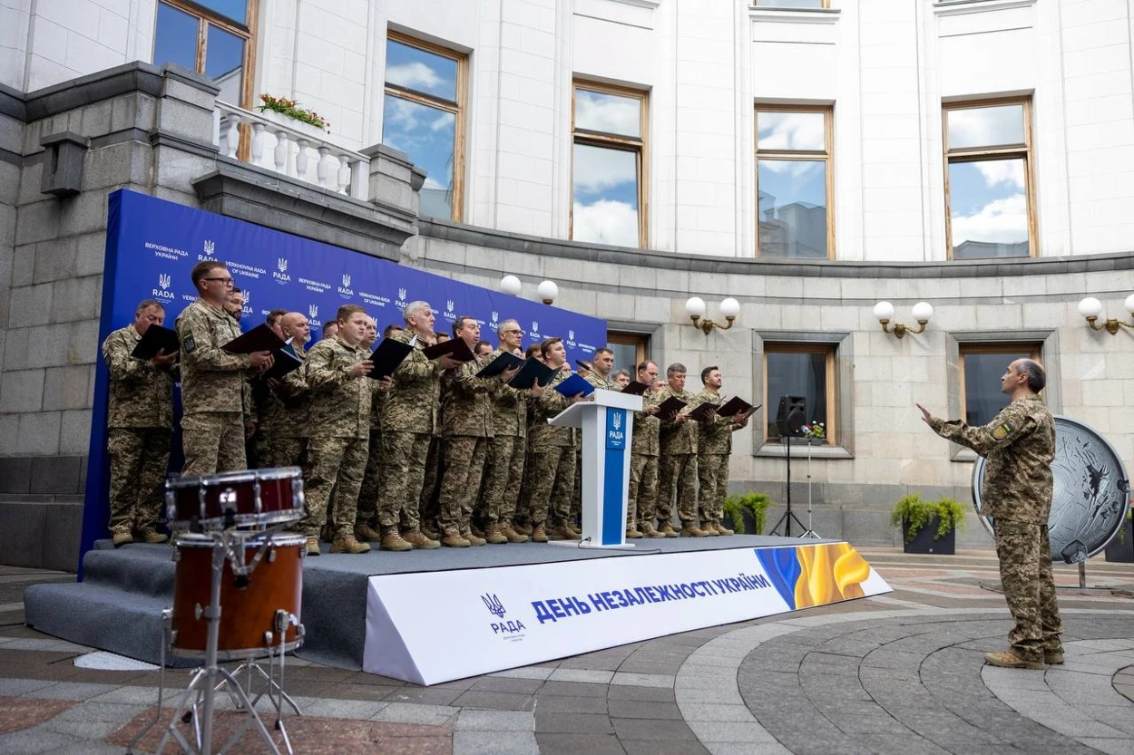 НБУ ввів у обіг унікальну срібну пам’ятну монету до 35-річчя Незалежності України