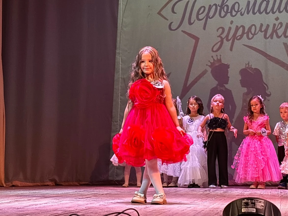 Хто здобув корону: у Первомайську відбувся конкурс «Первомайські зірочки»