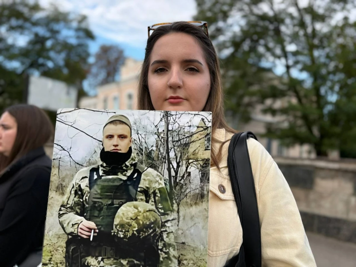 Чекати й нагадувати: у Первомайську провели акцію «Не мовчи. Полон вбиває»