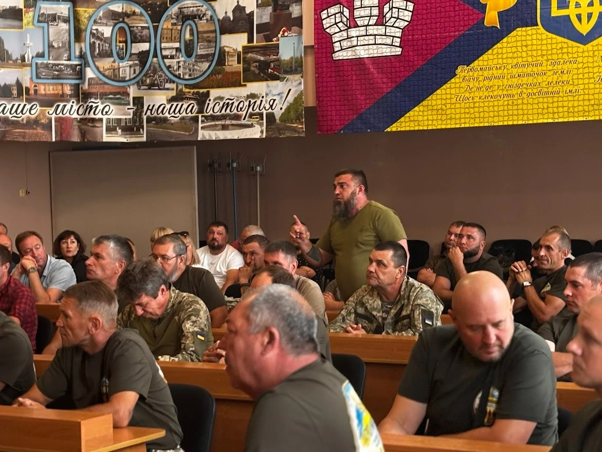 «Ми не маємо бігати по кабінетах»: ветерани Первомайська створили власну організацію