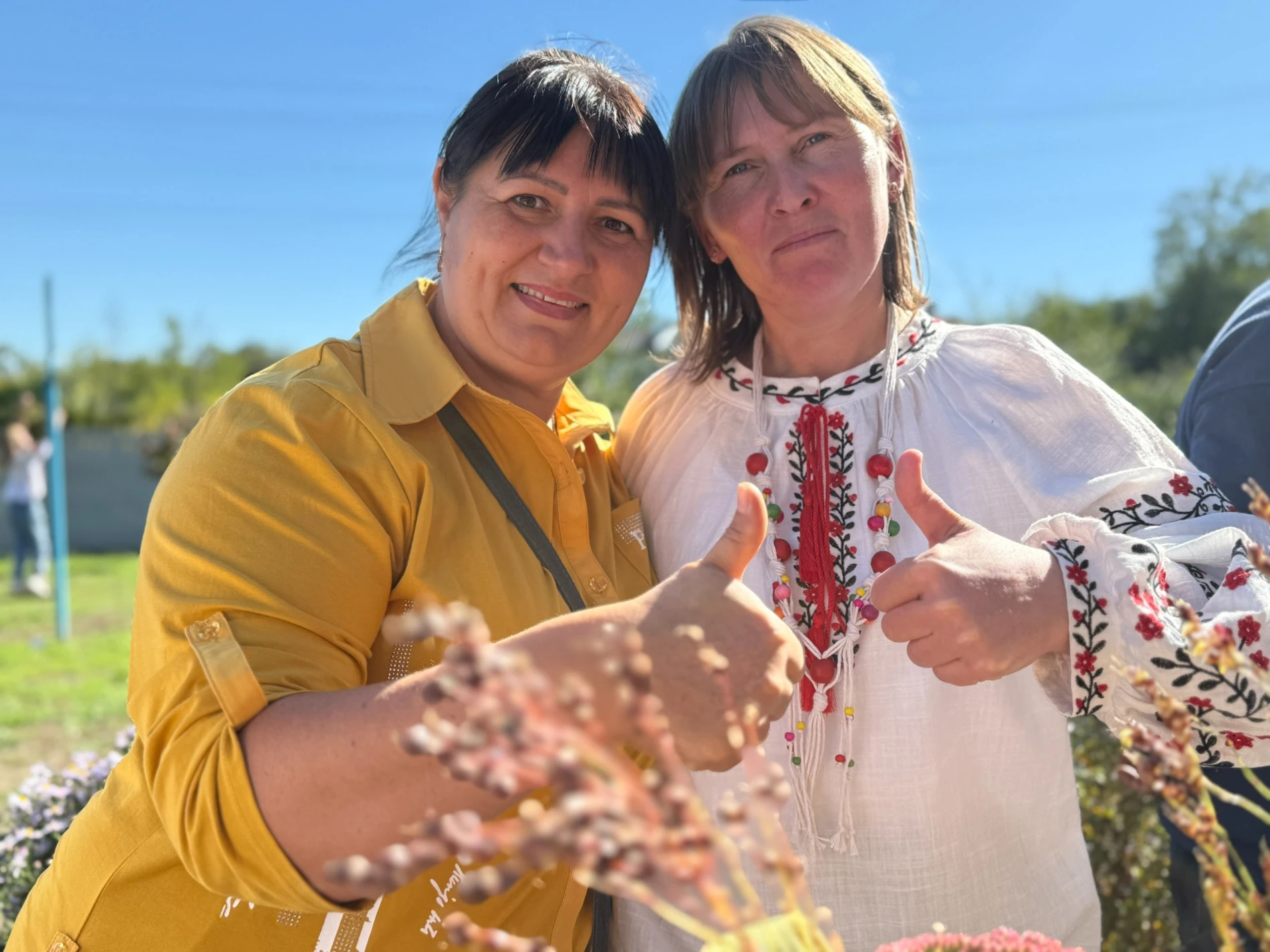 Смаколики, фотозона, букети і донати: як ярмаркували у Грушівській гімназії на Первомайщині