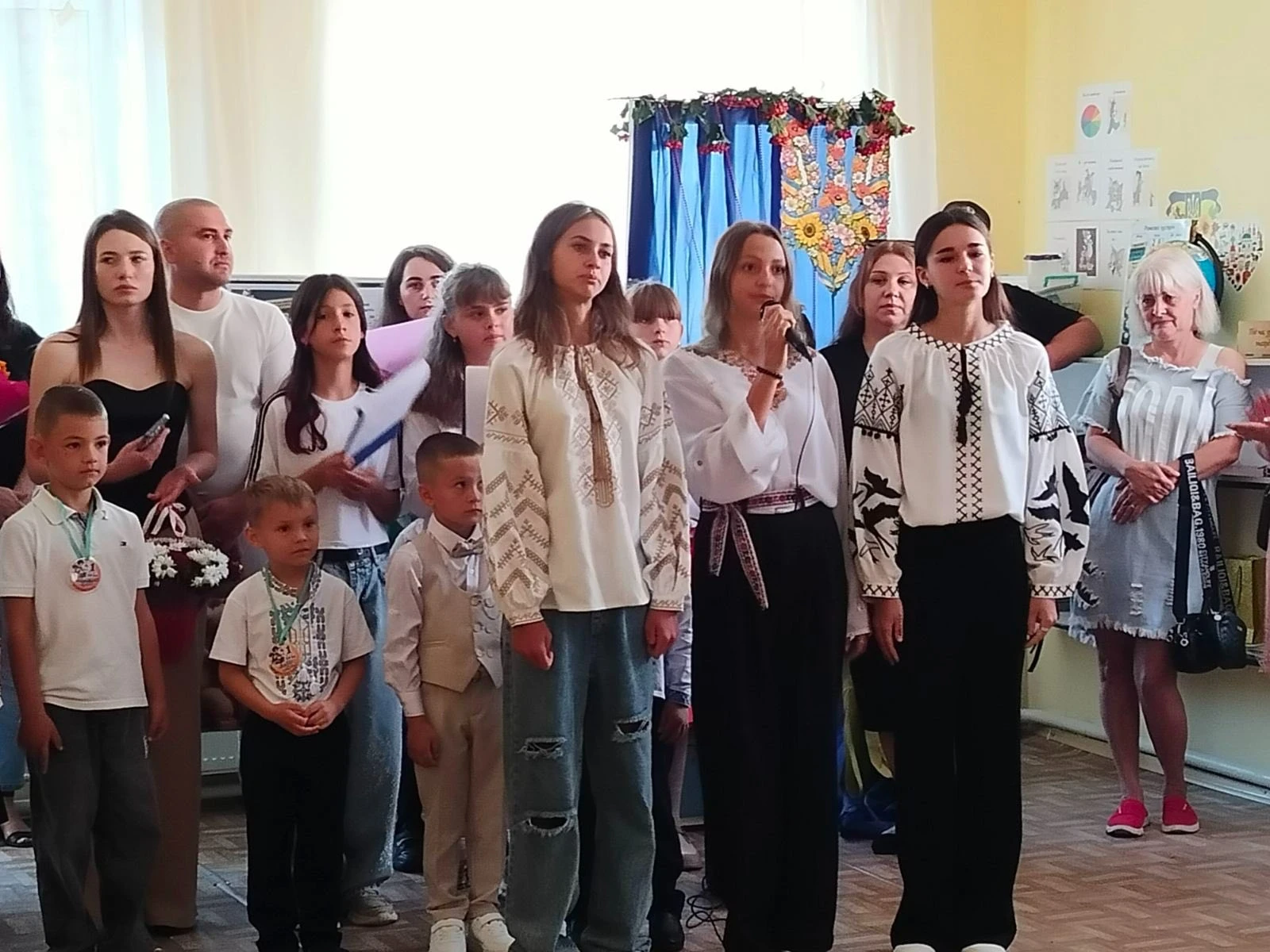 Замість букетів — допомога: як грушівські та підгороднянські школярі донатять військовим