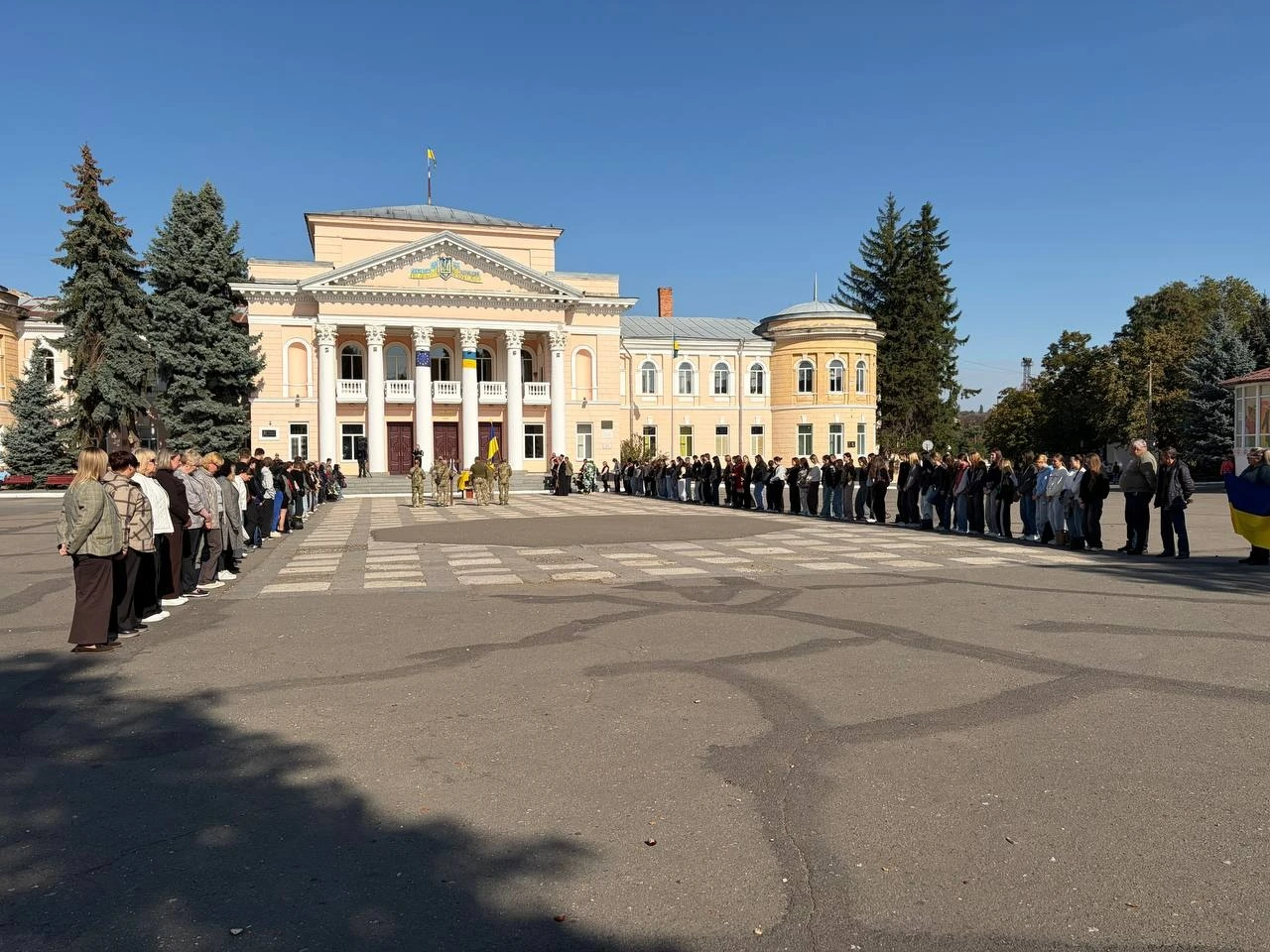 Первомайськ попрощався із захисником України Олегом Мирошниченком