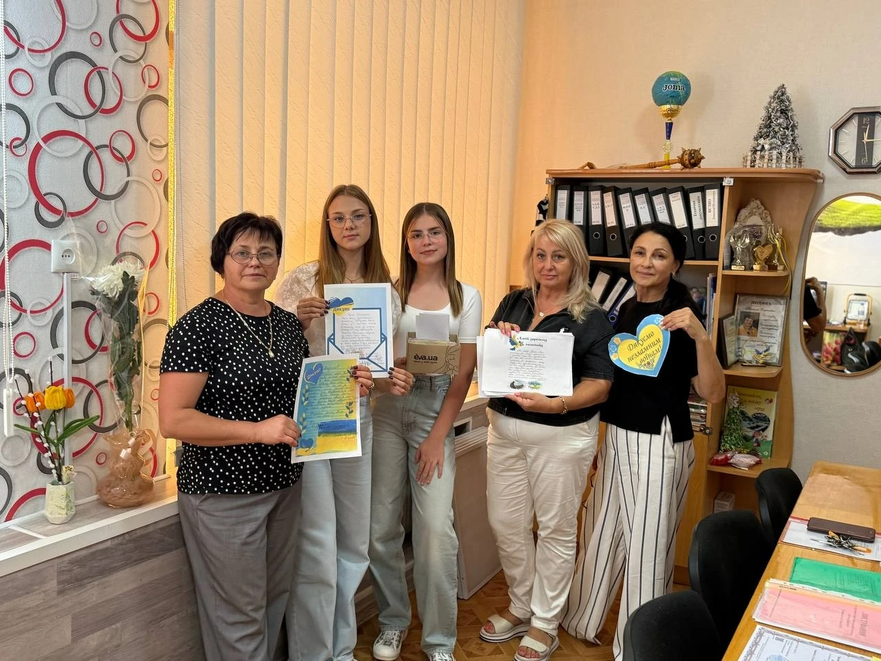 «Донат замість квітів»: школи Первомайська зібрали 63 тисячі гривень для військових