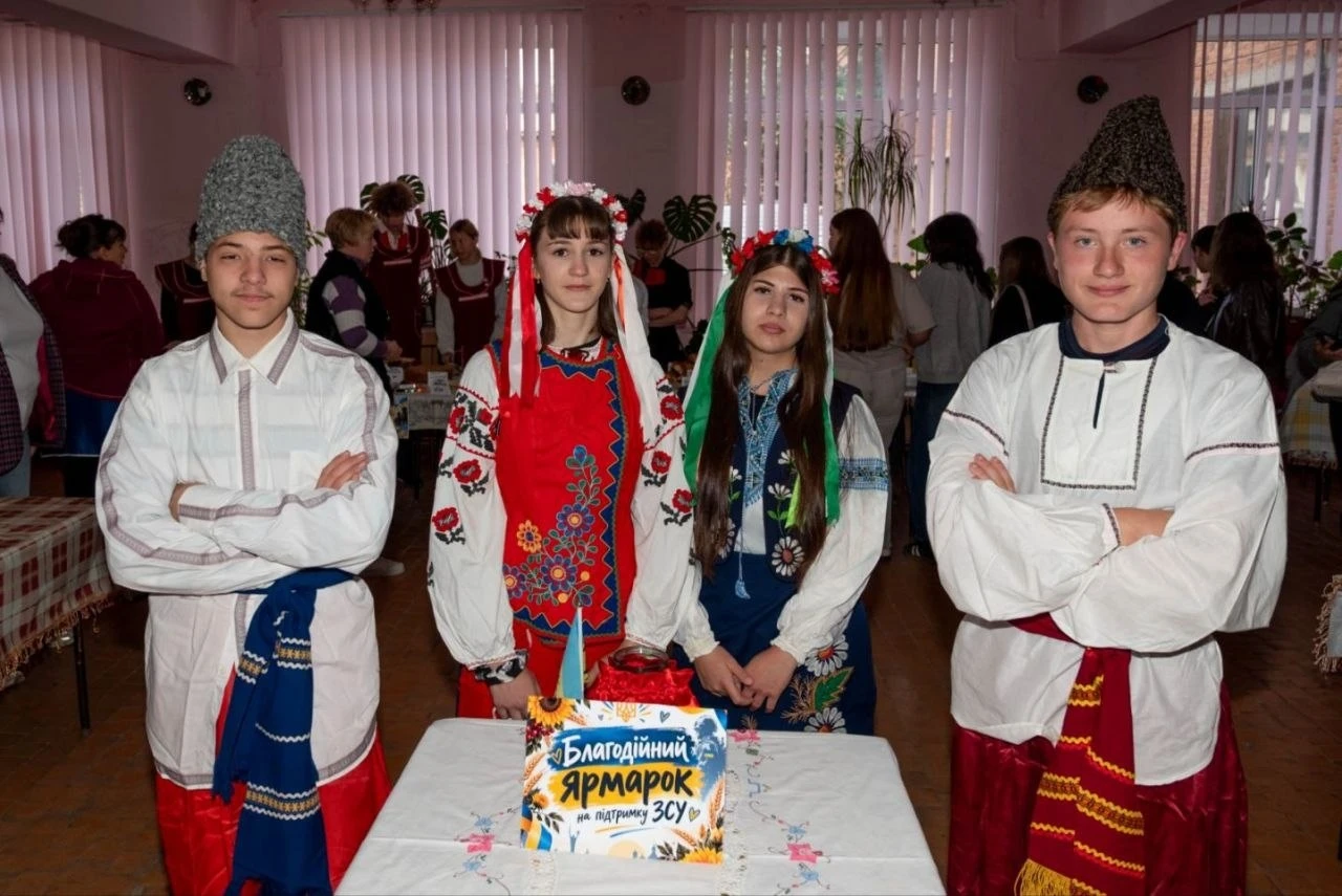 У Первомайському професійному коледжі відбувся благодійний ярмарок на підтримку ЗСУ