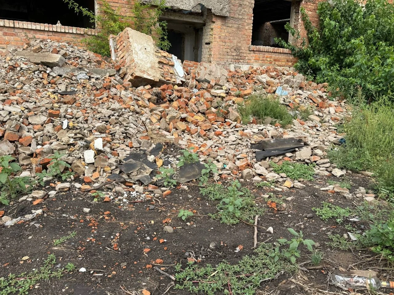 Роками просять облаштувати сміттєвий майданчик: як живе мікрорайон Цукрового заводу в Первомайську