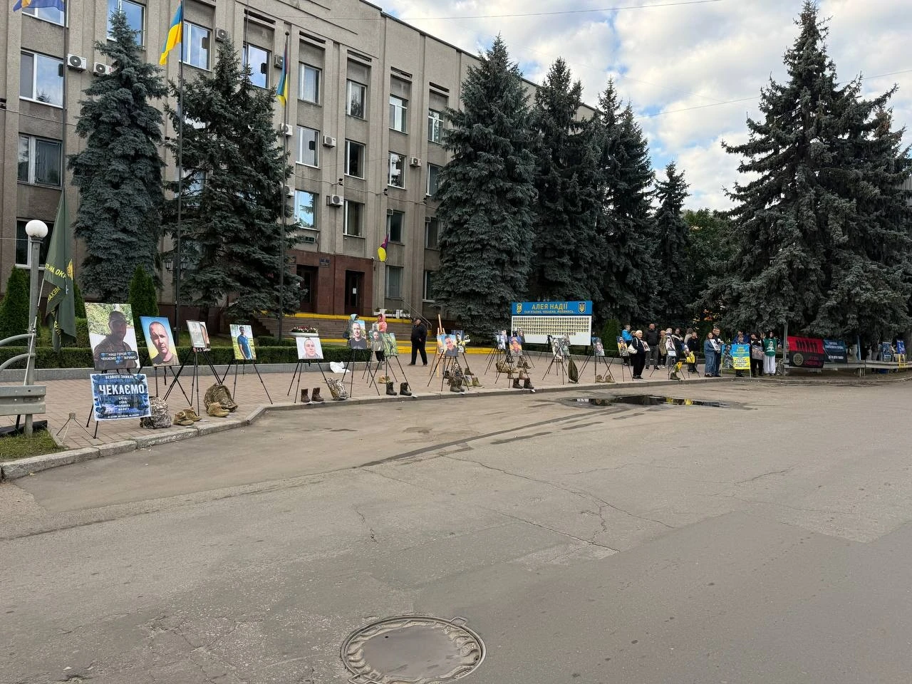 Чекати й нагадувати: у Первомайську провели акцію «Не мовчи. Полон вбиває»