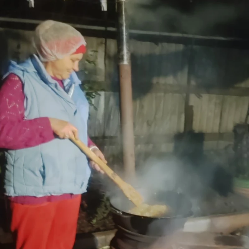 «До борщу ми додаємо любов»: як «Бандурські кухарочки» п’ятий рік готують для військових
