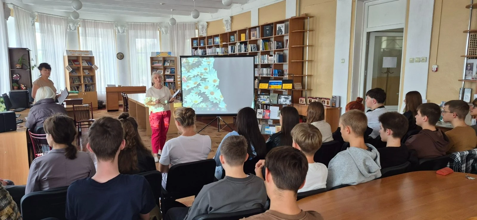 У Первомайській міській бібліотеці говорили про українське кіно та Миколу Вінграновського