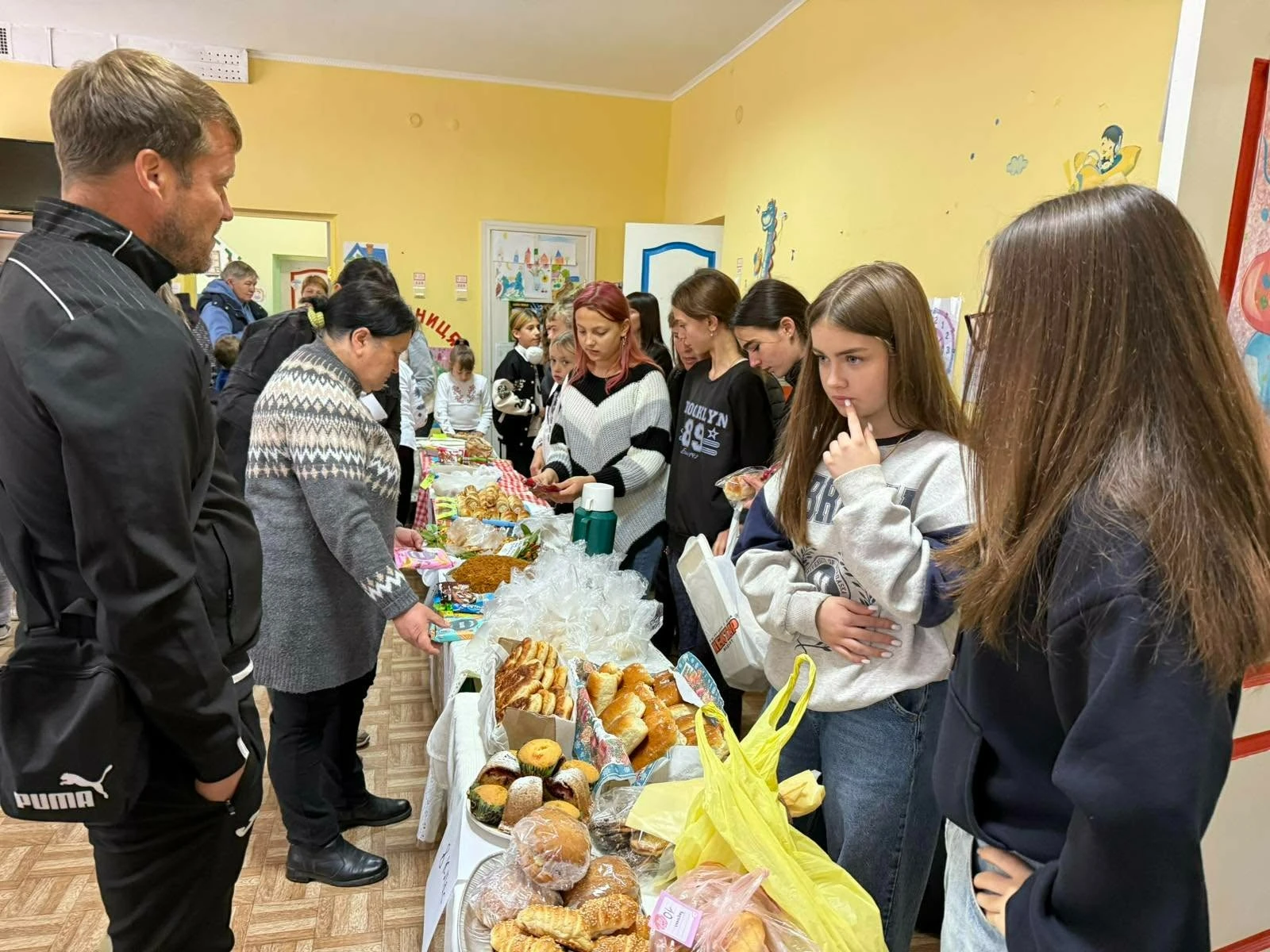 Замість букетів — допомога: як грушівські та підгороднянські школярі донатять військовим