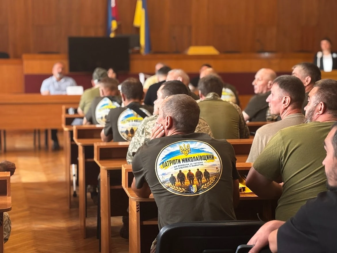 «Мені легше на передовій, ніж збирати ці папери»: про що ветерани говорили з владою Первомайська
