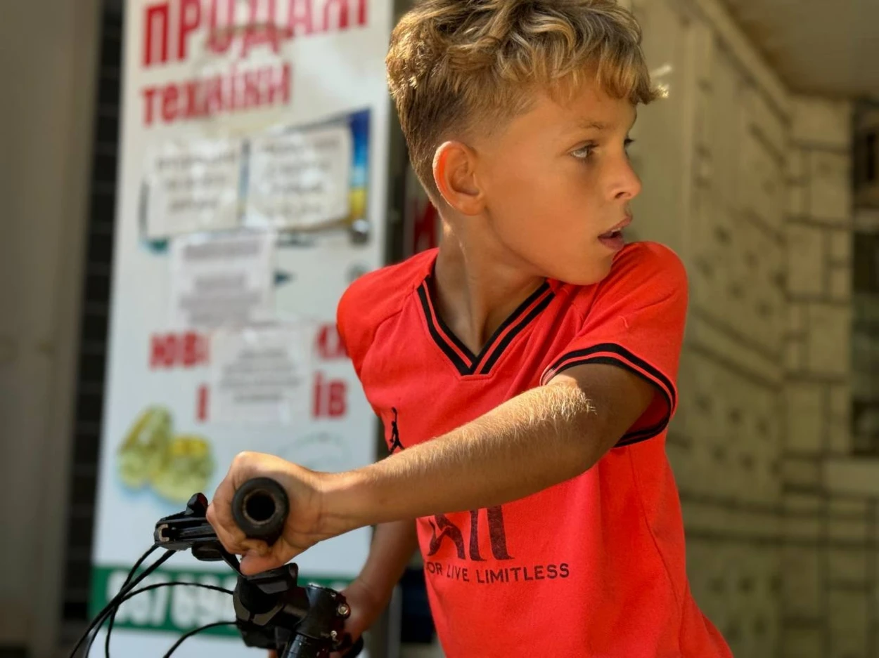 Велосипеди, трюки і трохи свободи: як тренуються первомайські підлітки