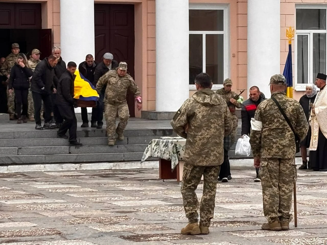 Майже два роки невідомості: Первомайськ поховав старшого солдата Євгенія Князєва