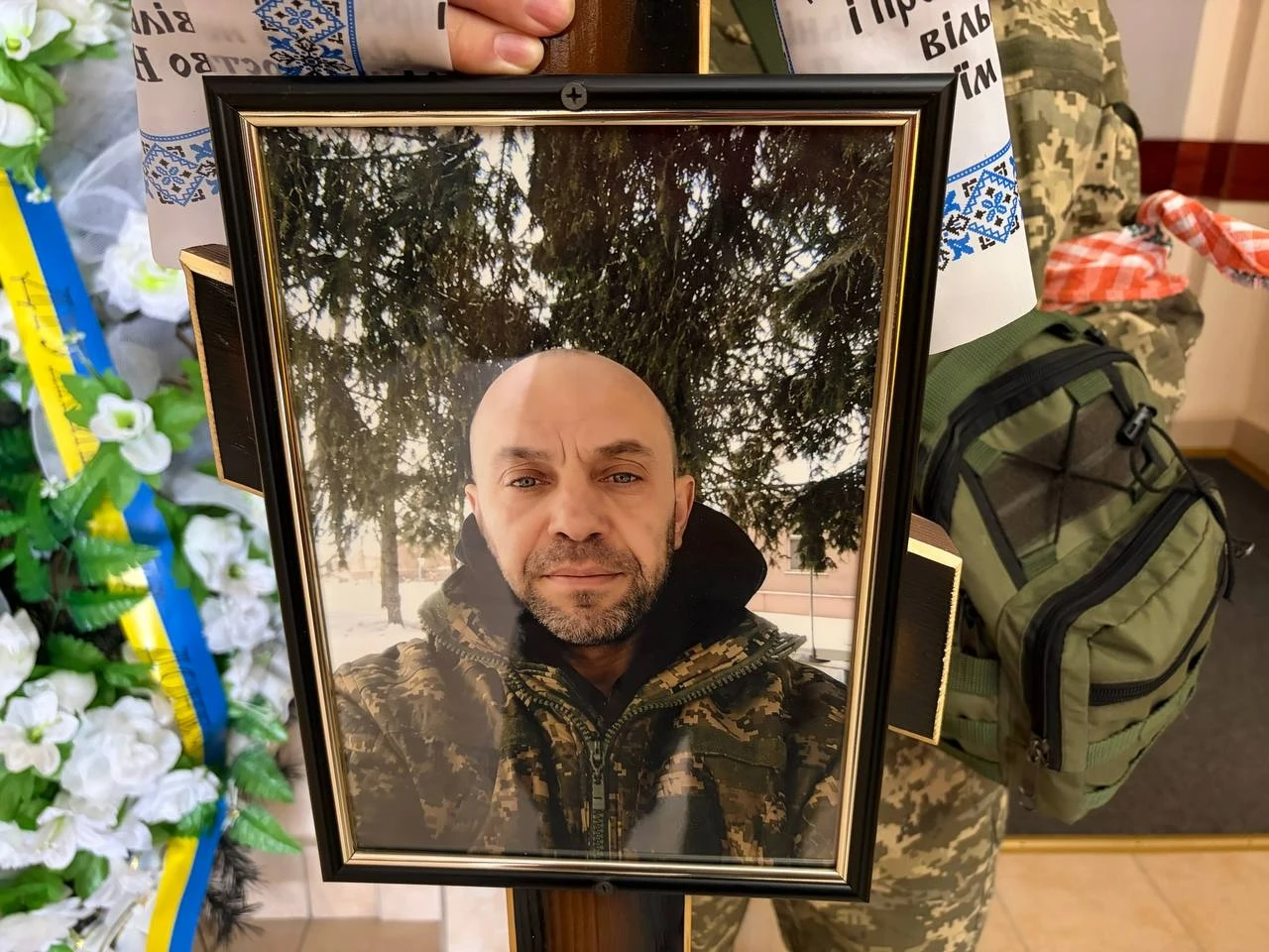 Первомайськ попрощався із захисником України Олегом Мирошниченком