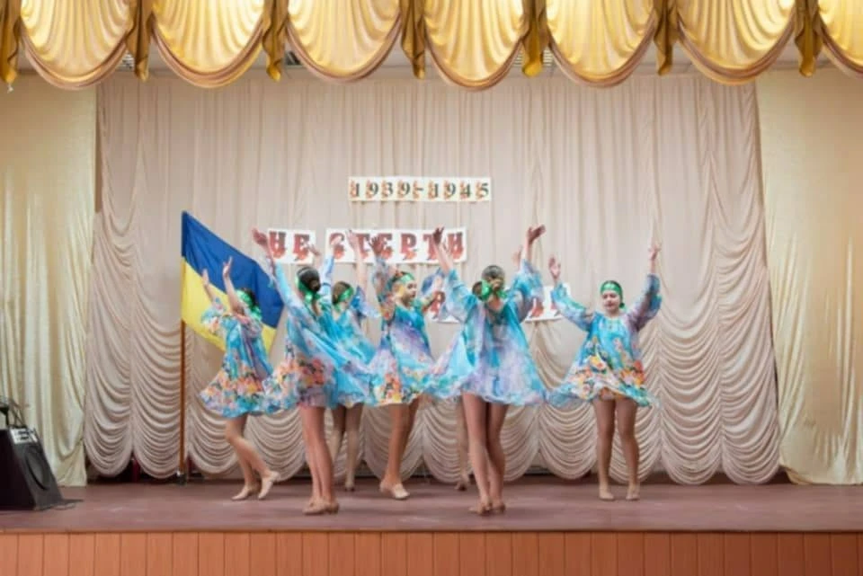 Співати, грати, танцювати, вишивати, ставити намет і не тільки: Первомайський ДЮЦНВ запрошує дітей