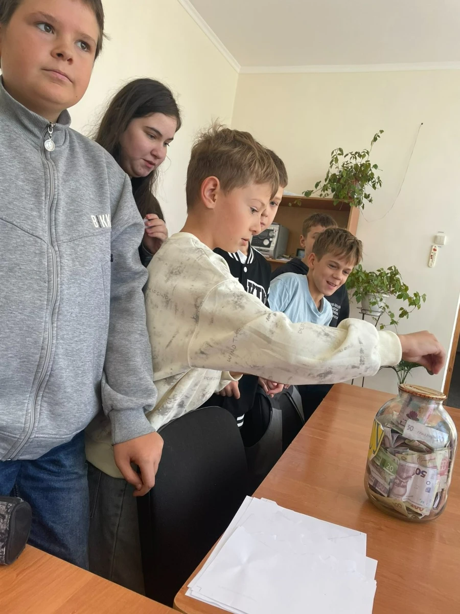 «Донат на ЗСУ»: в Первомайській гімназії №4 імені Якова Лобова зібрали 20 тисяч на «Чуйку»