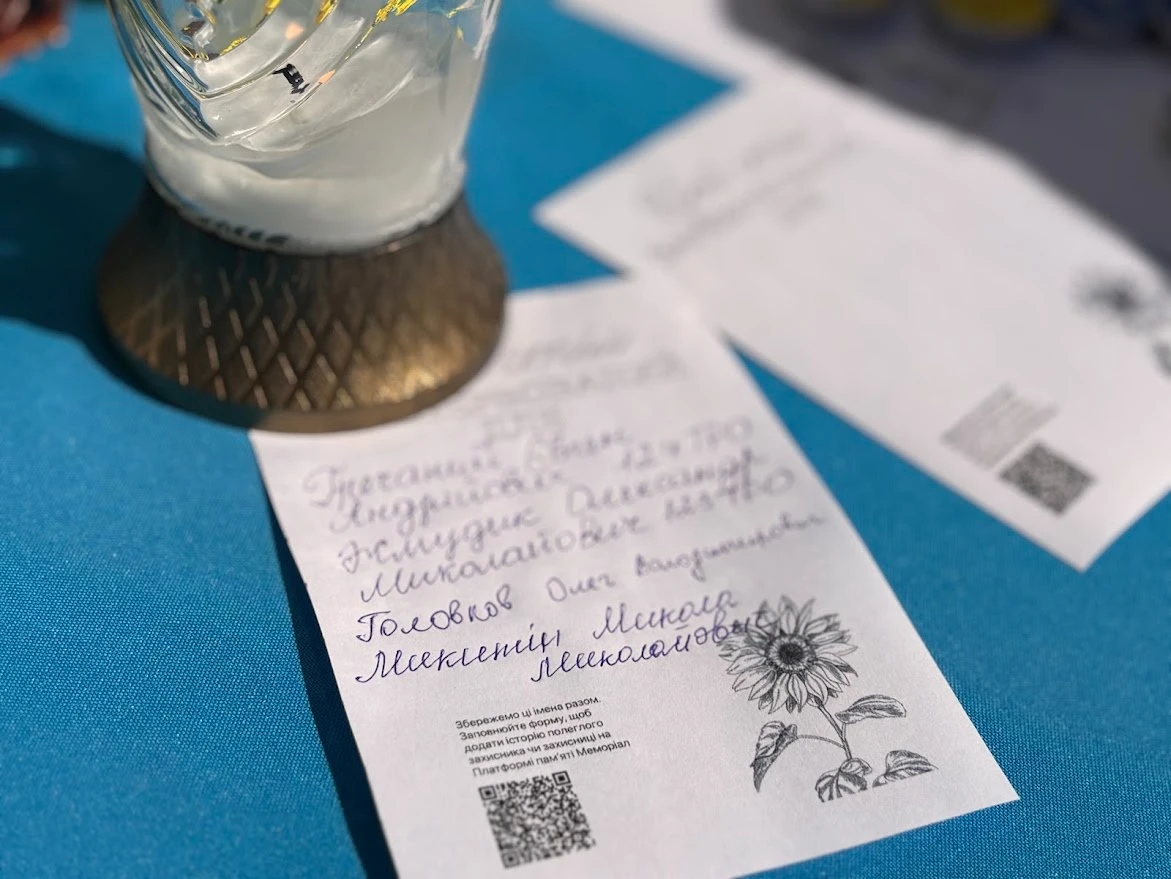 Стіл пам’яті у Первомайську: як місто вшанувало героїв 29 серпня: фоторепортаж