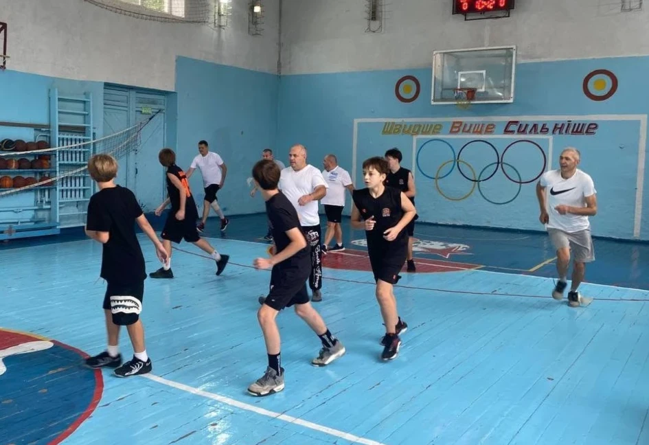 батьки намагаються показати молоді, що здатні ще багато на що