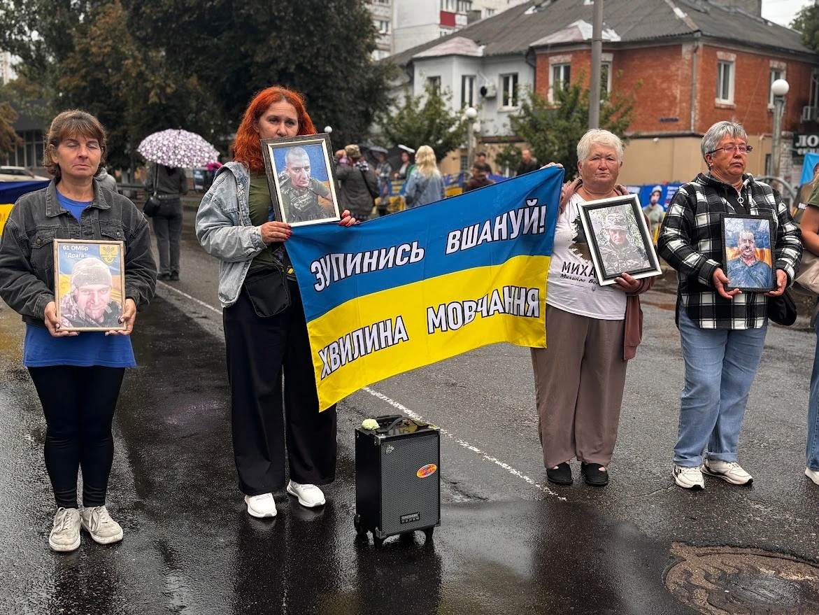 Ціна миру та спокою: у Первомайську відбулася акція «Полон вбиває. Не мовчи!»