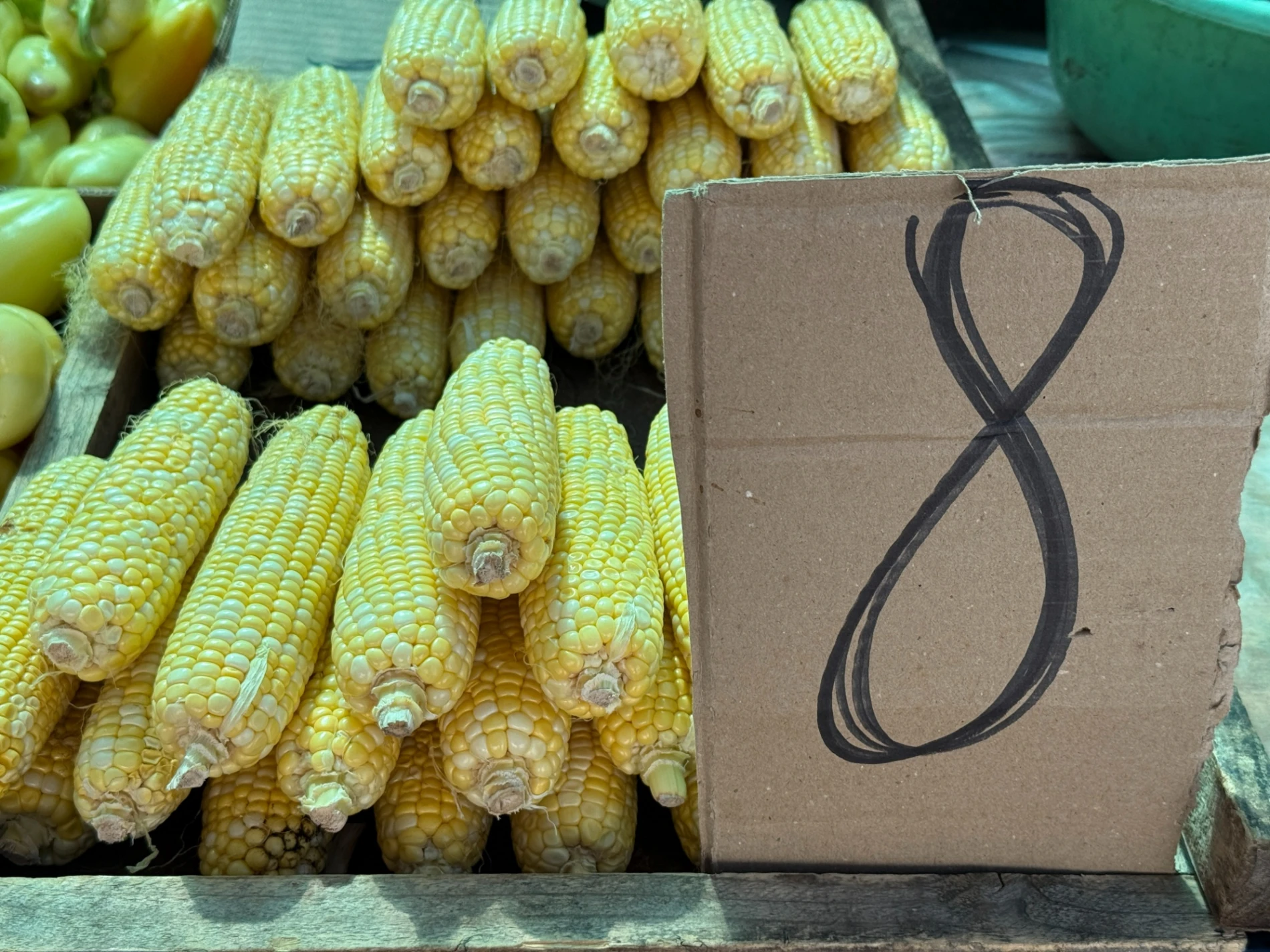 Що почому на центральному ринку Первомайська у серпні: огляд цін на продукти