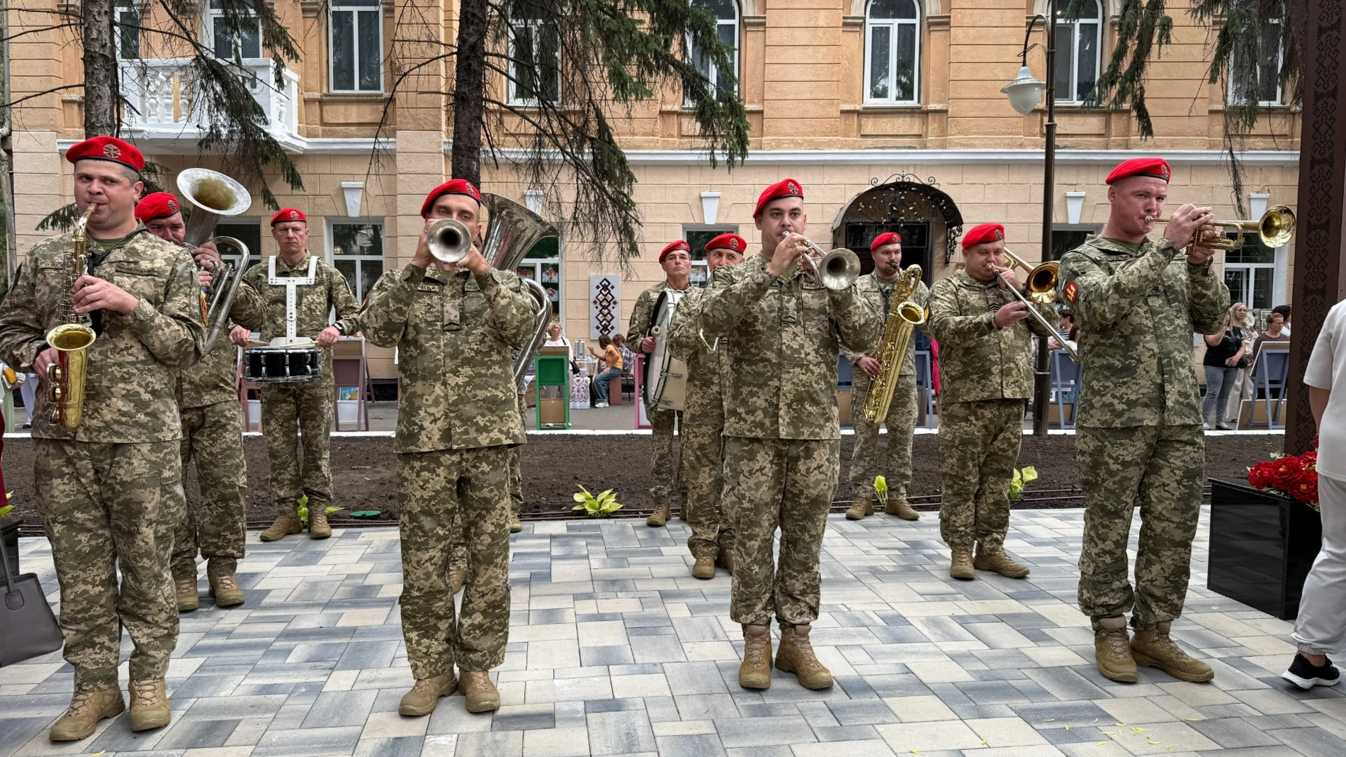 У Первомайську в День міста відбулося урочисте відкриття Алеї Слави
