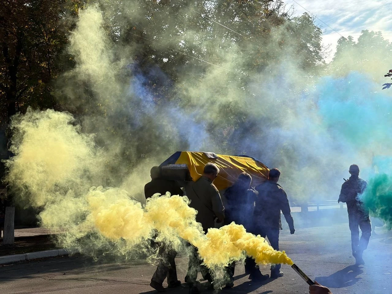 Первомайськ попрощався із захисником України Олегом Мирошниченком