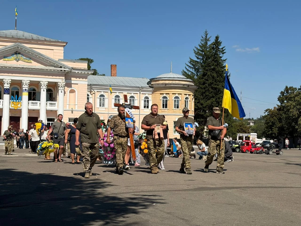 На щиті повернувся захисник Олександр Батечко: Первомайськ попрощався з воїном