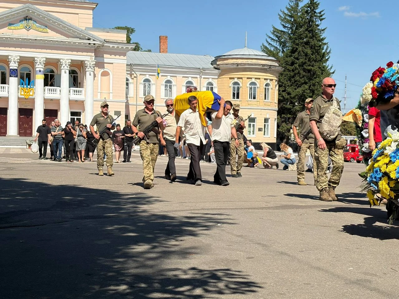 На щиті повернувся захисник Олександр Батечко: Первомайськ попрощався з воїном