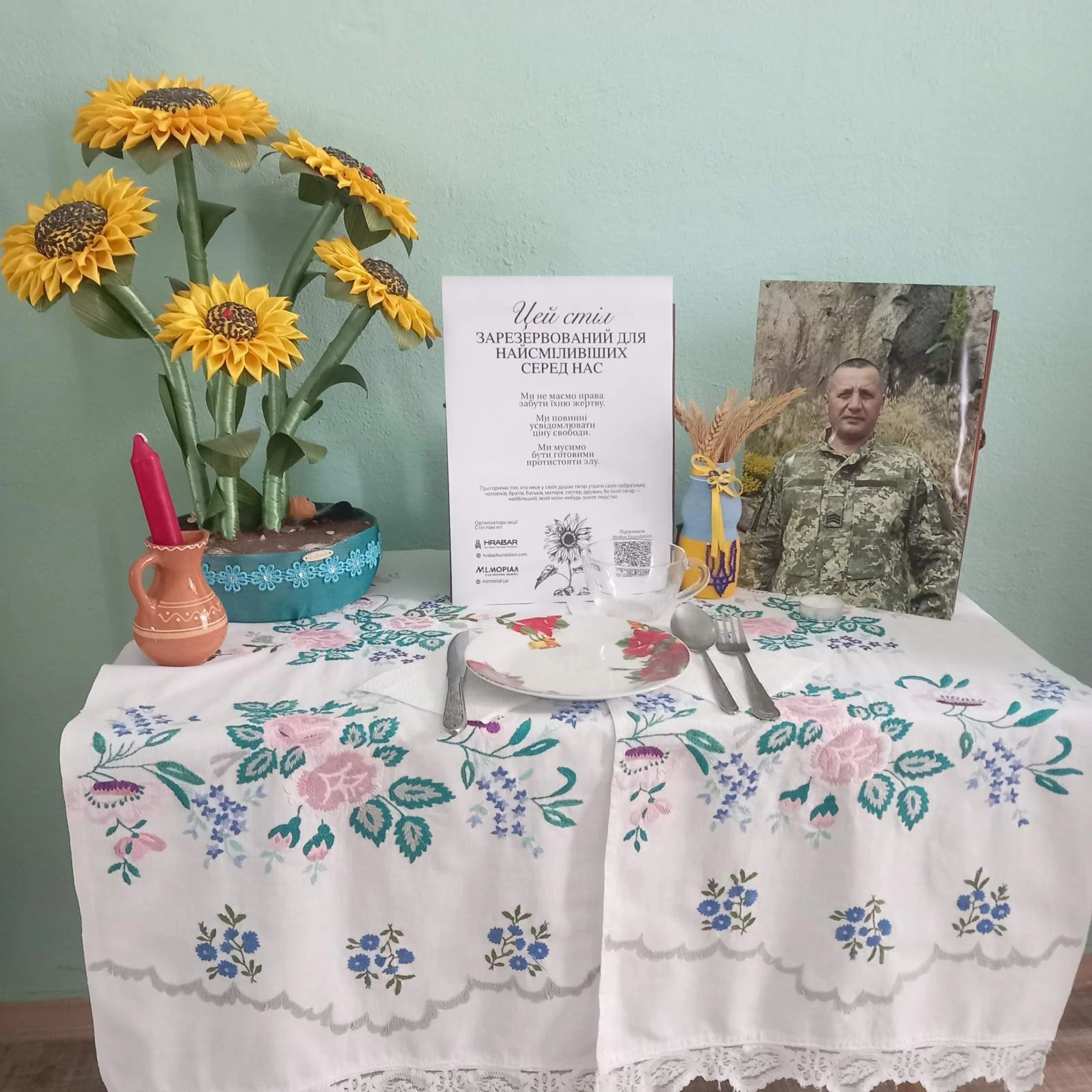 Стіл пам’яті у Первомайську: як місто вшанувало героїв 29 серпня: фоторепортаж