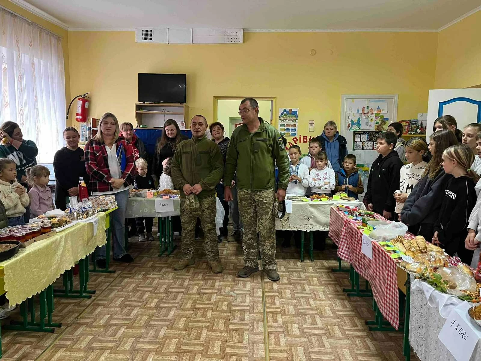 Замість букетів — допомога: як грушівські та підгороднянські школярі донатять військовим