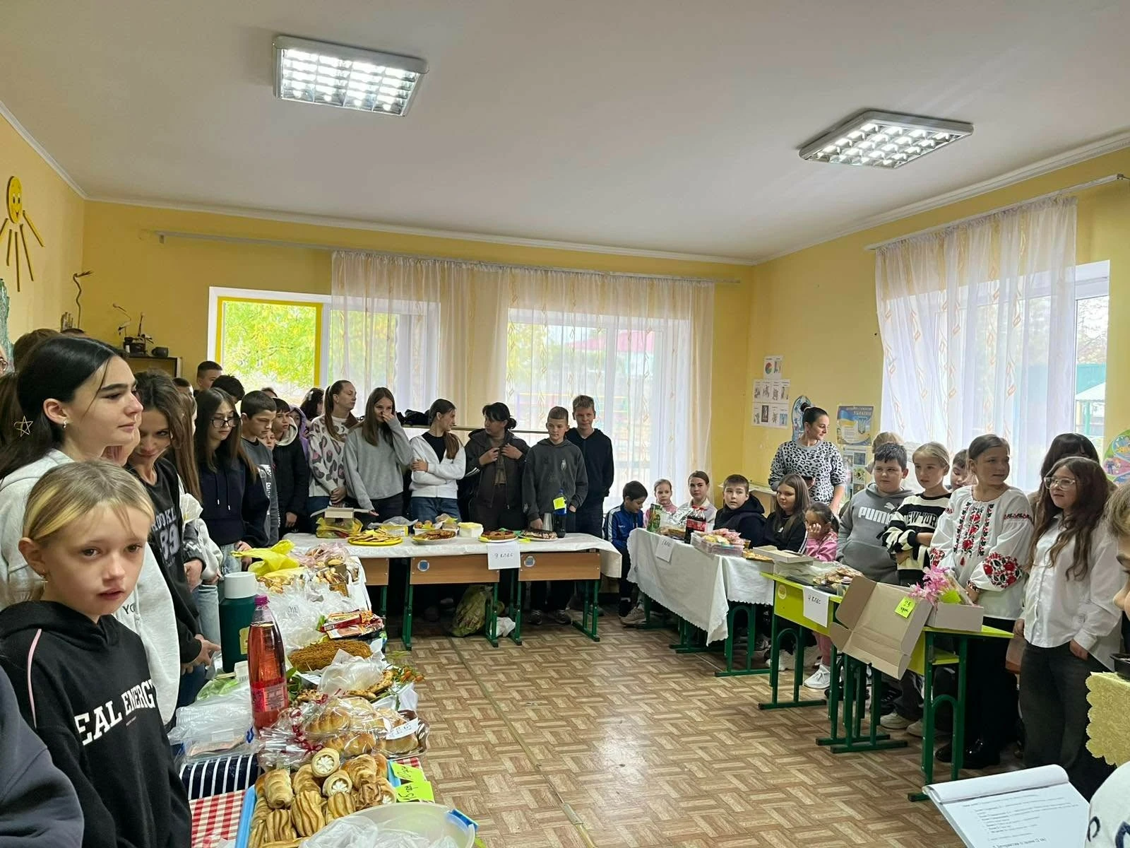 Замість букетів — допомога: як грушівські та підгороднянські школярі донатять військовим