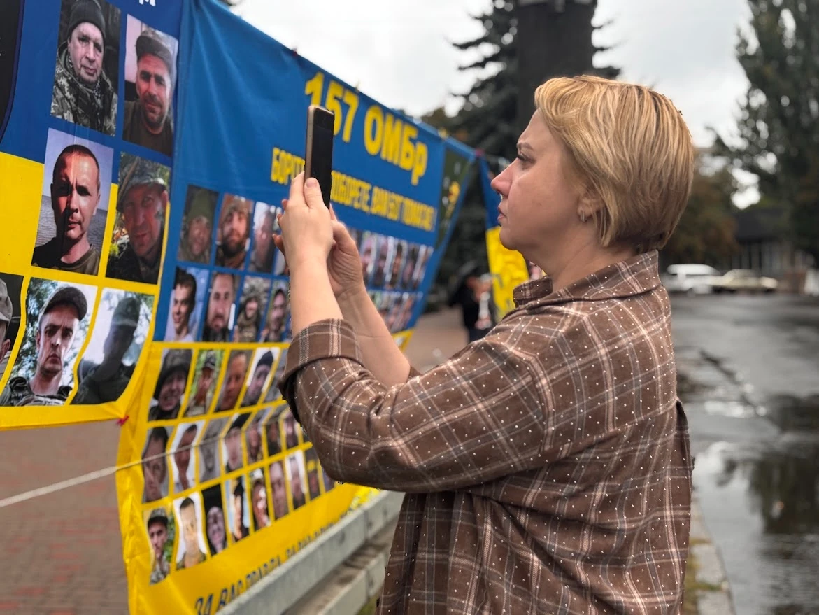 Ціна миру та спокою: у Первомайську відбулася акція «Полон вбиває. Не мовчи!»