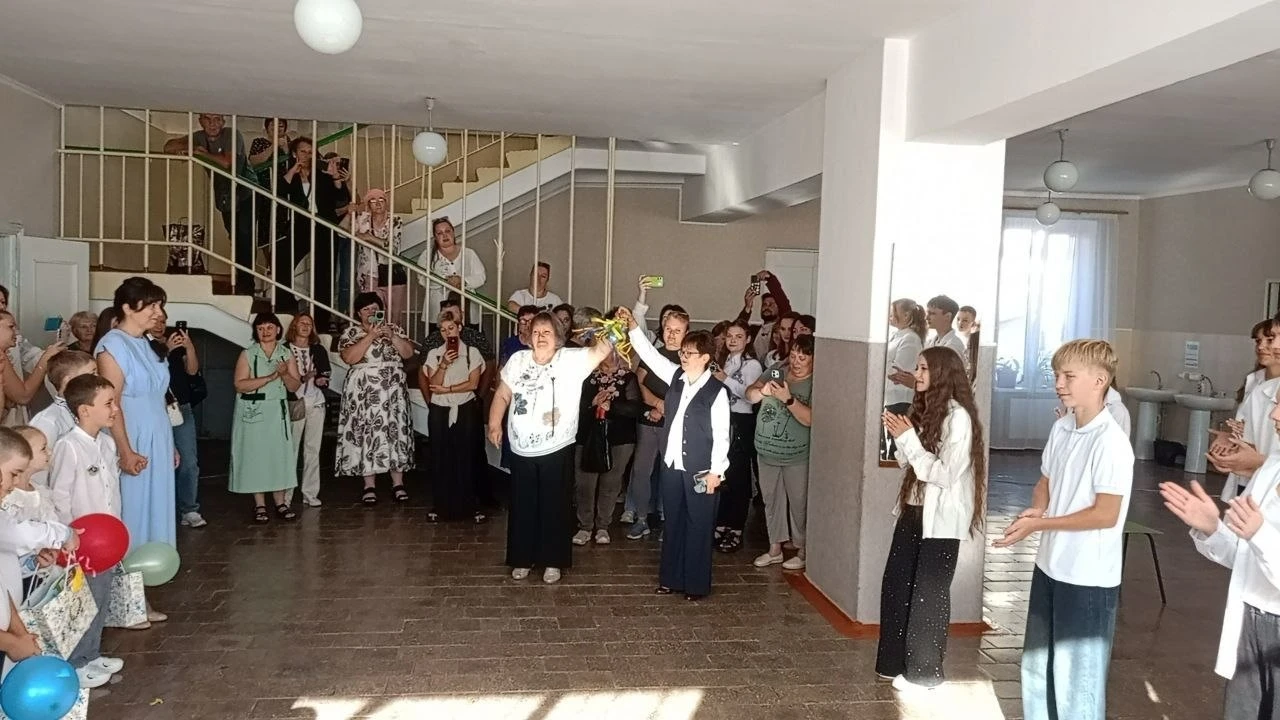 Замість букетів — допомога: як грушівські та підгороднянські школярі донатять військовим