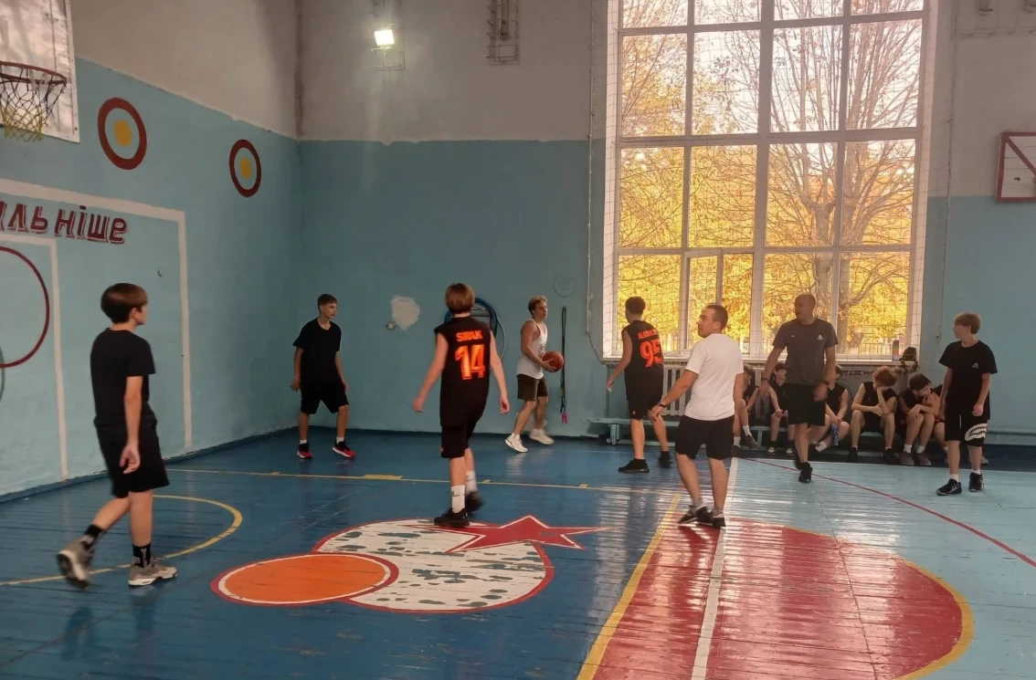 старші юнаки цього дня домінували на майданчику