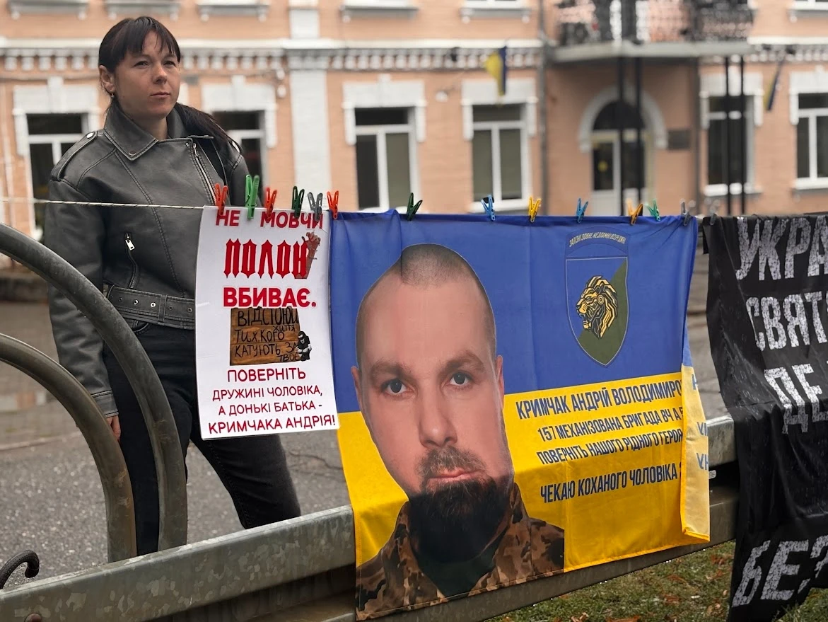 Ціна миру та спокою: у Первомайську відбулася акція «Полон вбиває. Не мовчи!»