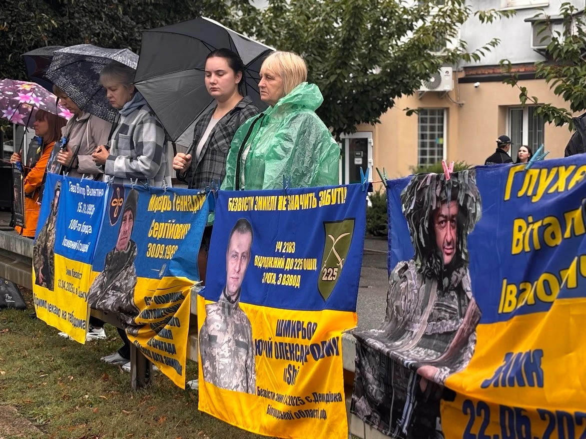 Ціна миру та спокою: у Первомайську відбулася акція «Полон вбиває. Не мовчи!»