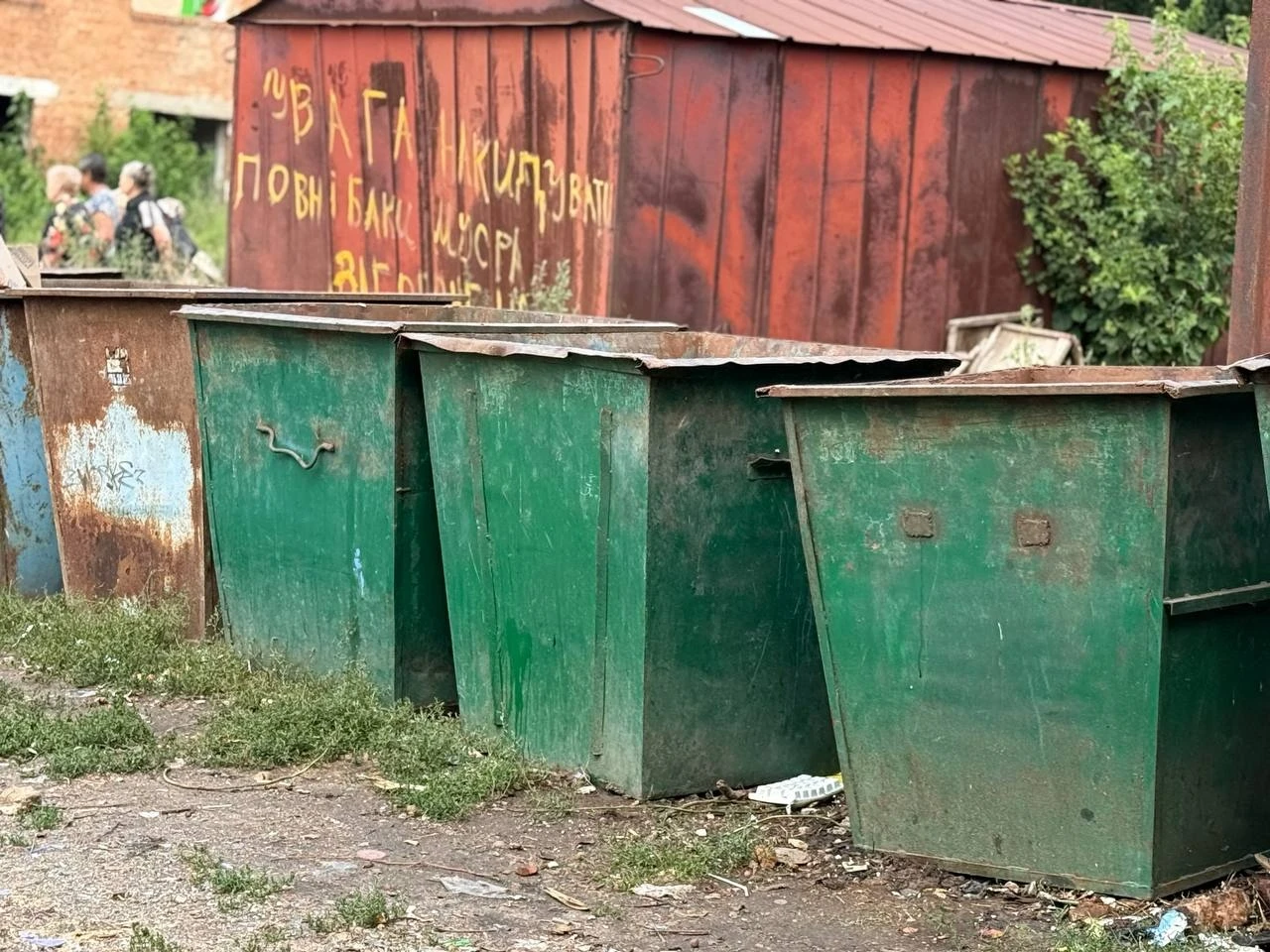 Роками просять облаштувати сміттєвий майданчик: як живе мікрорайон Цукрового заводу в Первомайську