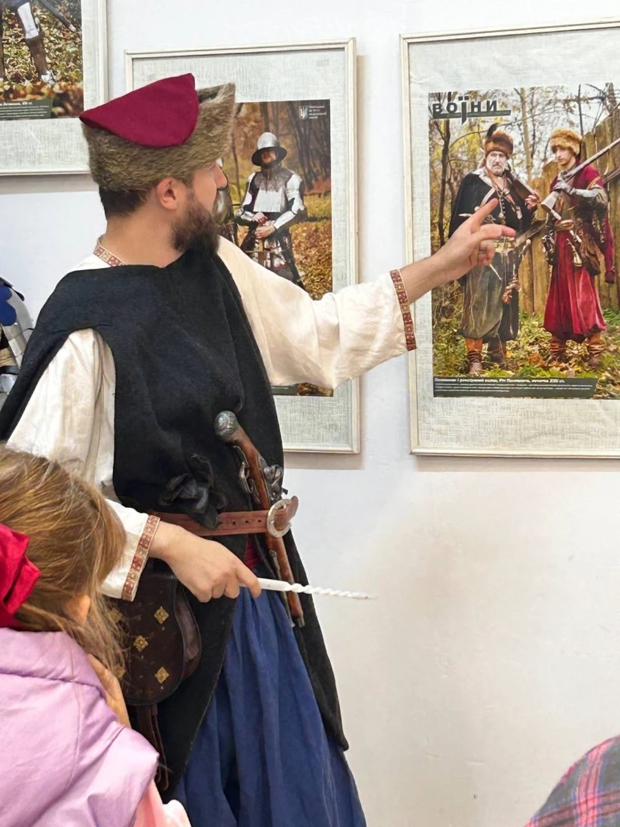 Від княжої доби до сучасного фронту: у Первомайську діє виставка про еволюцію українського війська