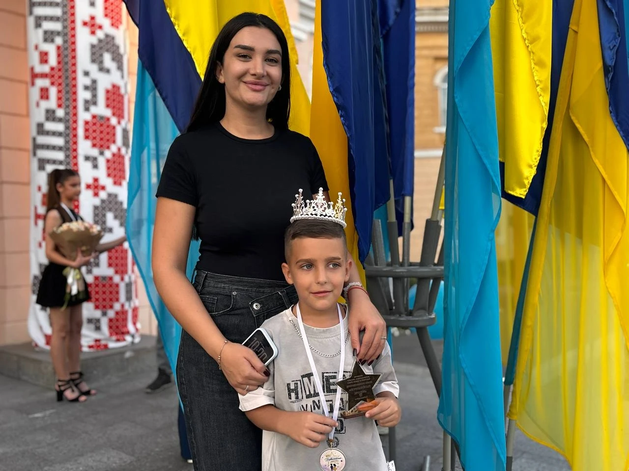 Хто здобув корону: у Первомайську відбувся конкурс «Первомайські зірочки»