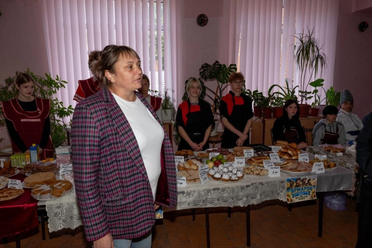 У Первомайському професійному коледжі відбувся благодійний ярмарок на підтримку ЗСУ