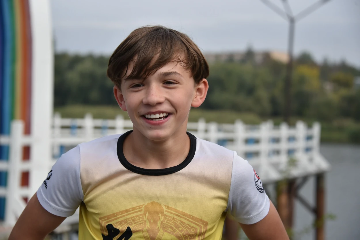 Однією спортивною локацією більше. У Первомайську відкрили тренажерний майданчик на березі Бугу