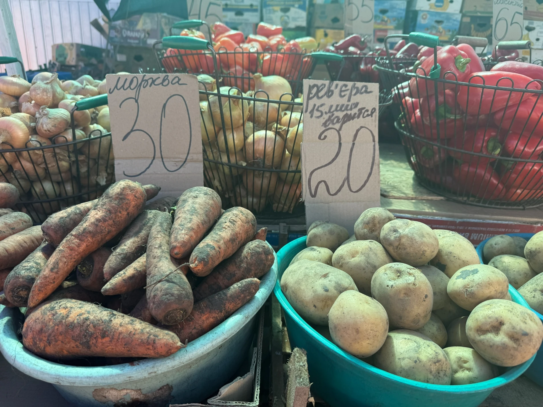 Що почому на центральному ринку Первомайська у серпні: огляд цін на продукти