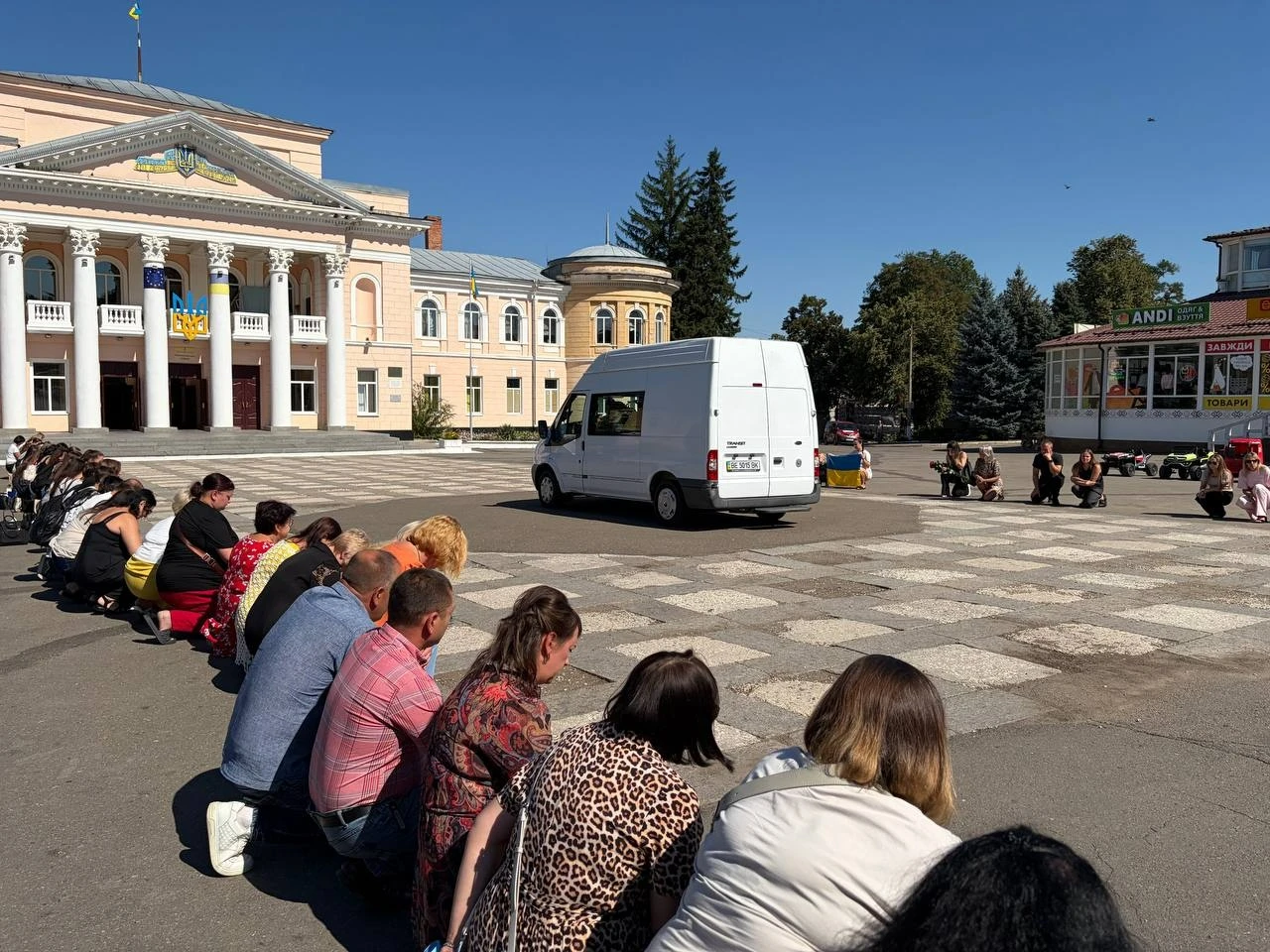 На щиті повернувся захисник Олександр Батечко: Первомайськ попрощався з воїном