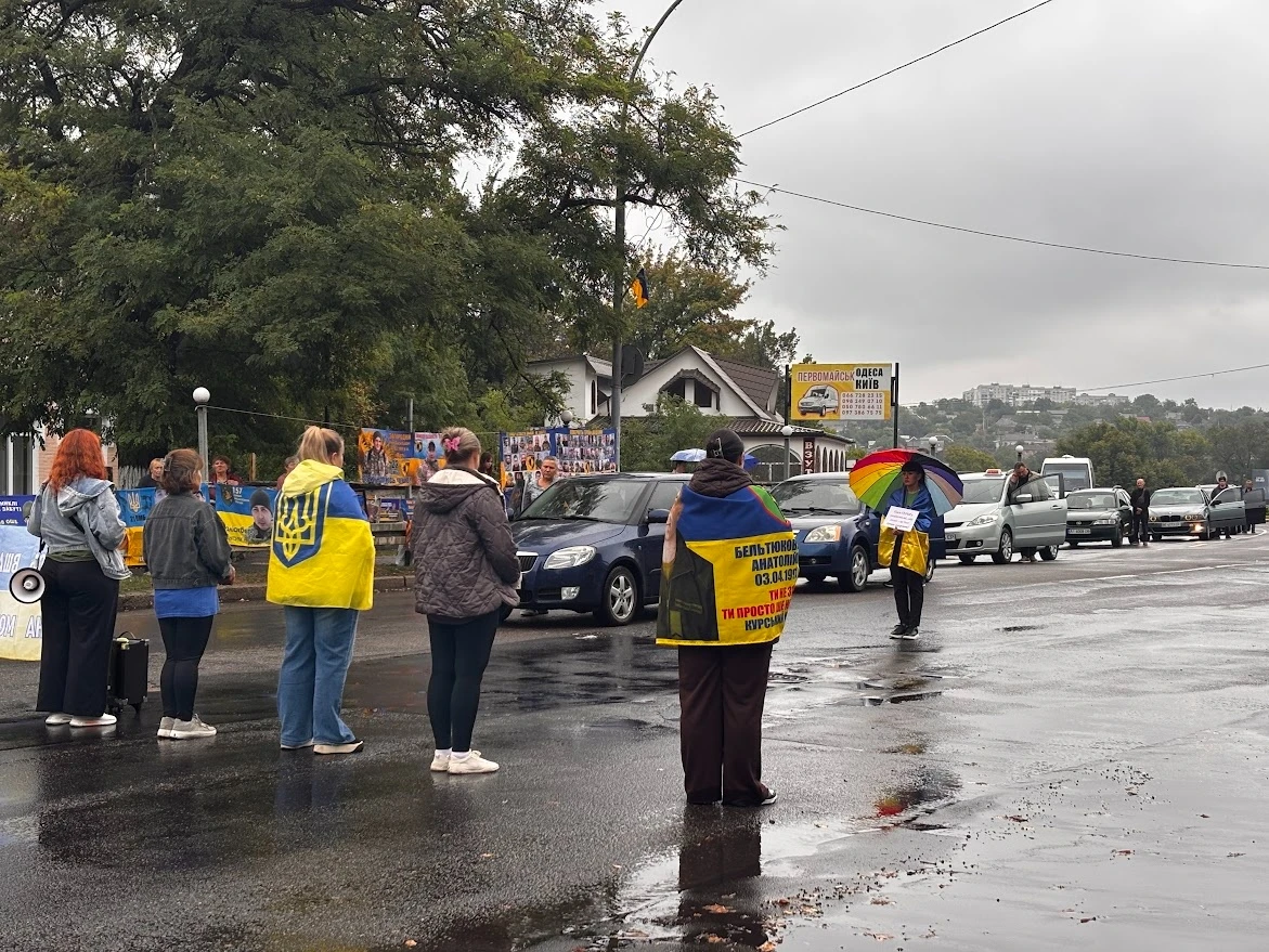 Ціна миру та спокою: у Первомайську відбулася акція «Полон вбиває. Не мовчи!»