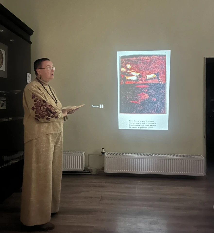 Олена Красіна на презентації збірки